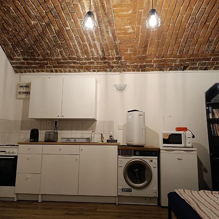 Basic Underground Apartments Next To The Center - Best Tram Line, Cool Local Area Πράγα Εξωτερικό φωτογραφία