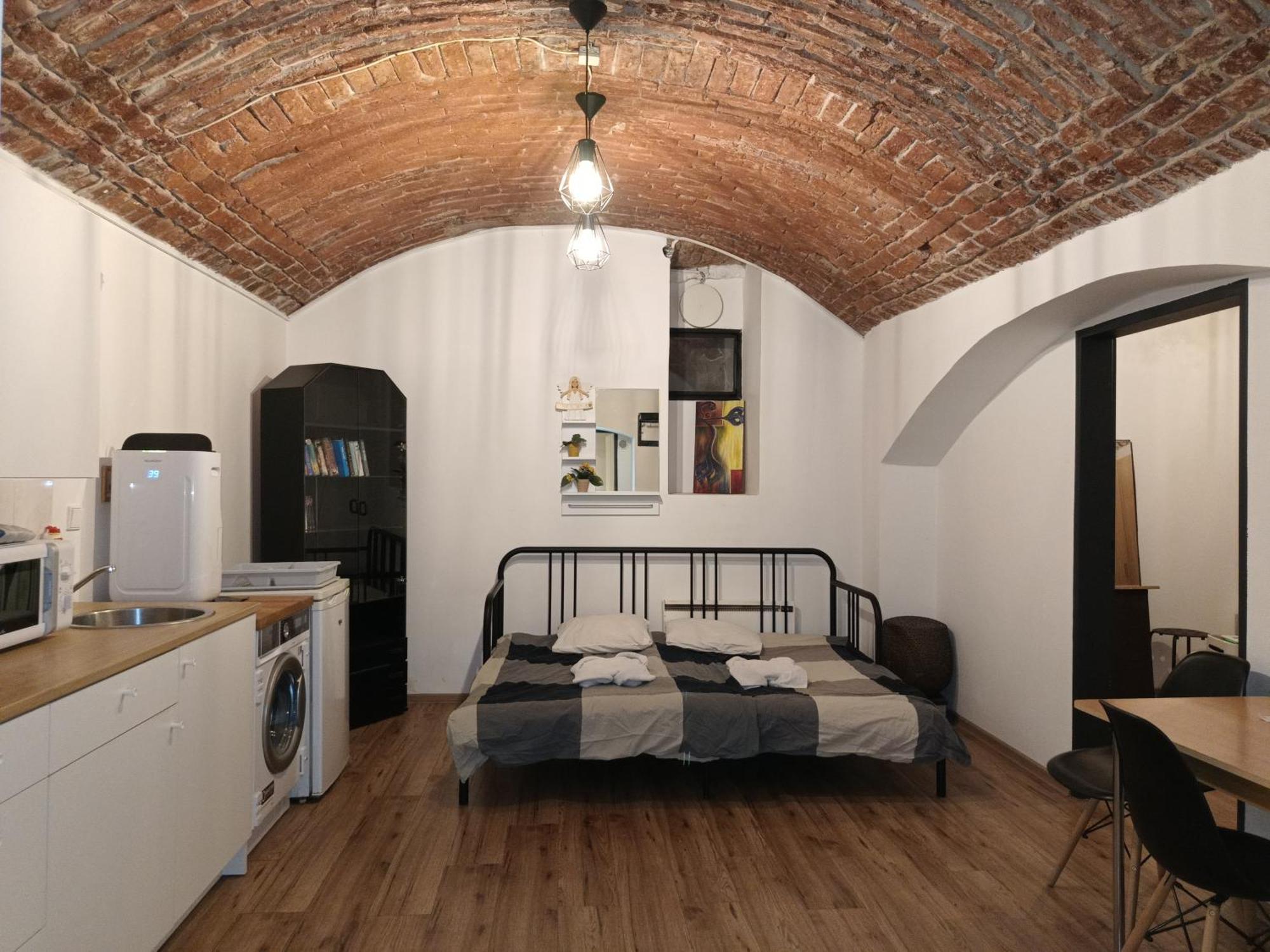 Basic Underground Apartments Next To The Center - Best Tram Line, Cool Local Area Πράγα Εξωτερικό φωτογραφία